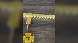 Wysokiej jakości skręcone uchwyty do trumien w stylu vintage. Trwały sprzęt pogrzebowy